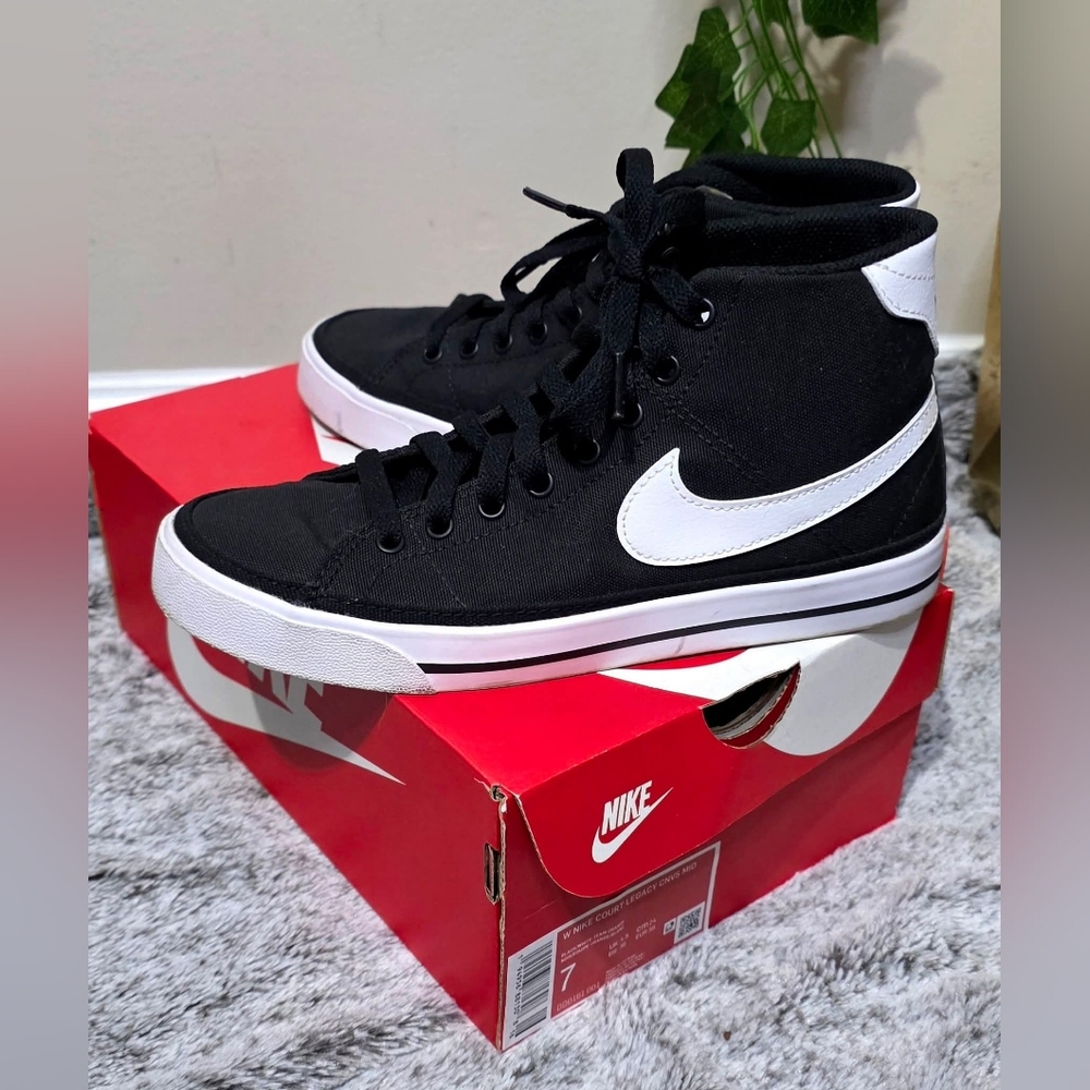 Sz 7 • Nike Court Legacy Canvas Mid-Tops - Picture 2 of 4